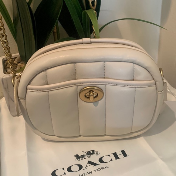 Coach Quilted Leather Camera Bag
COACH - Picture 4 of 14